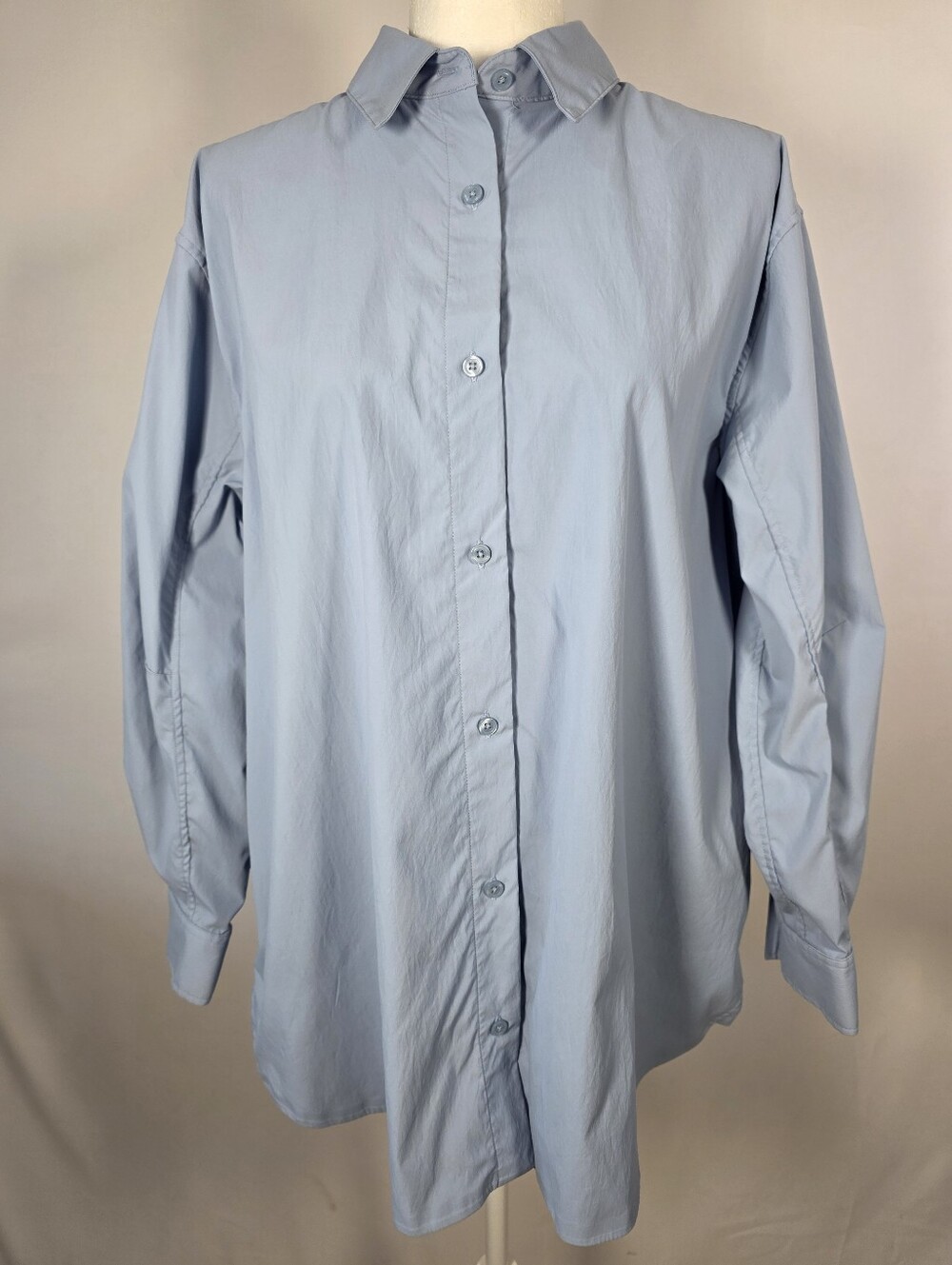 Athleta Womens Medium Blue Lightweight‎ Travel Button Down Shirt Top